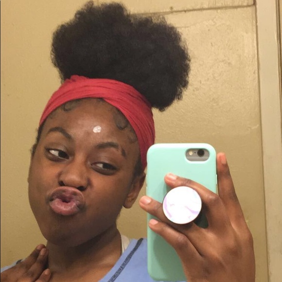 Meet your Posher, Gabrielle - Picture 1 of 2